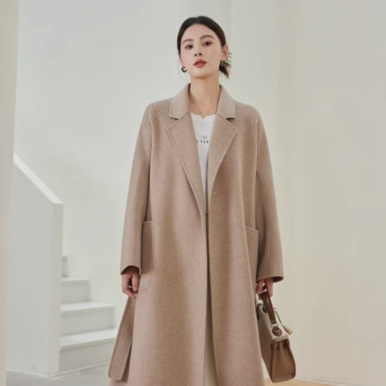 High-quality wool coat in bathrobe style