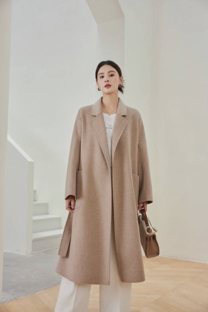 High-quality wool coat in bathrobe style