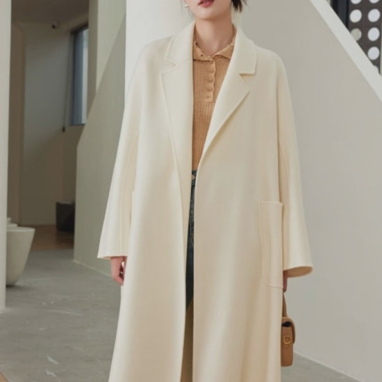 High-quality wool coat in bathrobe style
