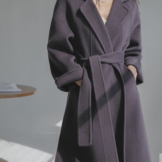 High-quality wool coat in bathrobe style